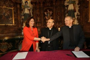 Junta, Arzobispado y Cabildo catedralicio de Burgos firman el convenio para restaurar el conjunto escultórico del trasaltar de la Catedral