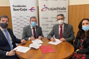 Firma del convenio de colaboración entre la Facultad de Teología del Norte de España Fundación Cajacírculo y Fundación Bancaria Ibercaja