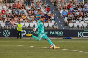 El portero José Antonio Caro entra en la historia del Burgos CF