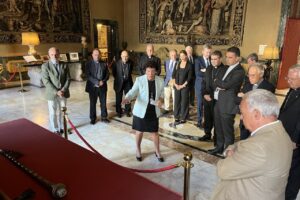 La embajadora de España ante la Santa Sede, Isabel Celaá, recibe a la Fundación VIII Centenario de la Catedral. Burgos 2021