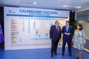 Fernández Mañueco anuncia que Castilla y León tendrá a partir del próximo año el calendario vacunal gratuito más completo de toda España