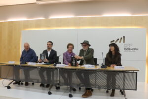 El MEH acoge la presentación Biblioteca  Evolución Humana de Salvat cuyo primer título es Atapuerca, escrito por Eudald Carbonell y Marta Navazo