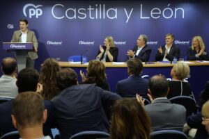 Fernández Mañueco: “Anuncié que blindaría los servicios públicos de calidad y con equidad en todo el territorio, y la Proposición de Ley ya está en las Cortes