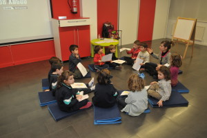 La Fundación Caja de Burgos organiza en el Foro Solidario un proyecto familiar en torno a la magia de los cuentos infantiles
