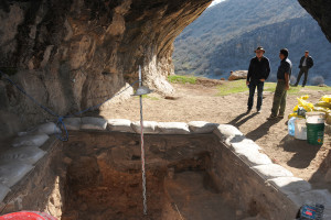 La Fundación Atapuerca participa en el descubrimiento de una de las primeras evidencias culturales de humanos modernos fuera de África