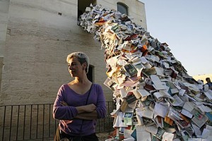 La artista Alicia Martín creará una gran escultura compuesta por mil libros en Librarte 2017
