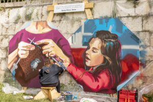 Los artistas Siete y Rice ganan ex aequo el certamen de pintura mural ‘De puente a puente’ sobre la Catedral de Burgos