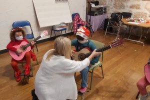 Ukelele, laúd, bandurria y guitarra para atraer visitantes a Covarrubias
