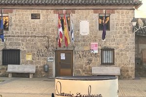 Castrillo Mota de Judíos amanece lleno de insultos y amenazas antisemitas y contra su alcalde, Lorenzo Rodríguez