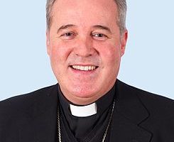 El arzobispo se solidariza con los afectados por el fuego en la provincia