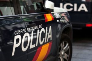 La Policía Nacional detiene a una mujer por un presunto delito de daños