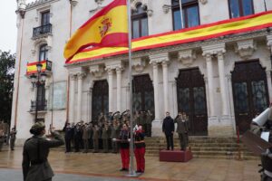 La Plaza de Alonso Martínez de Burgos acoge la celebración del Tradicional Acto de Izado de Bandera