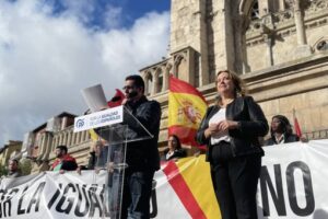 Más de 5.000 burgaleses se manifiestan en la Plaza Rey San Fernado contra la Amnistía de Pedro Sánchez